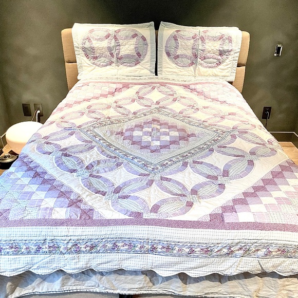 Hand Quilted Quilt Set with 2 Shams Queen Size - Picture 1 of 16